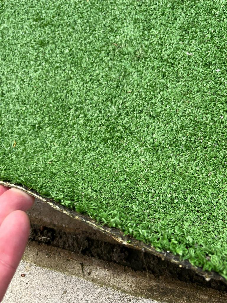 Volle Rollen Hockey Kunstgras 4m x 55m (220m2) €450,-, Tuin en Terras, Gras en Kunstgras, Gebruikt, Kunstgras, 20 m² of meer, Ophalen