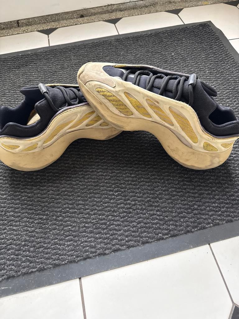 Adidas Yeezy 700 V3 Azael Schoenen, Kleding | Heren, Schoenen, Overige kleuren, Ophalen of Verzenden, Sneakers of Gympen, Gedragen