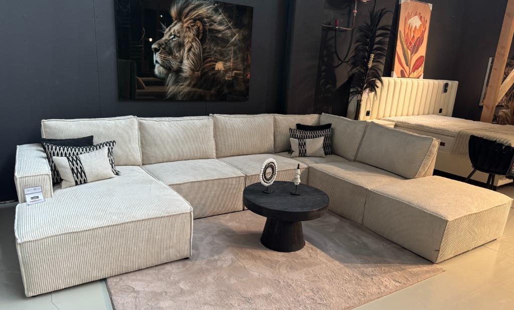 Foto 3 van Voorraad Actie | Fijne ribstof Hoekbank | Showroom Utrecht