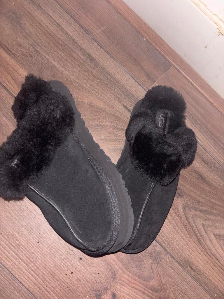 Ugg Platform Pantoffels - Maat 39 (Valt Kleiner), Zwart, Nieuw, Ophalen of Verzenden, Pantoffels of Sloffen