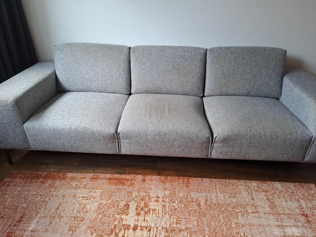 Gratis grijze bank. Merk montél, Ophalen, Gebruikt, Stof, Modern