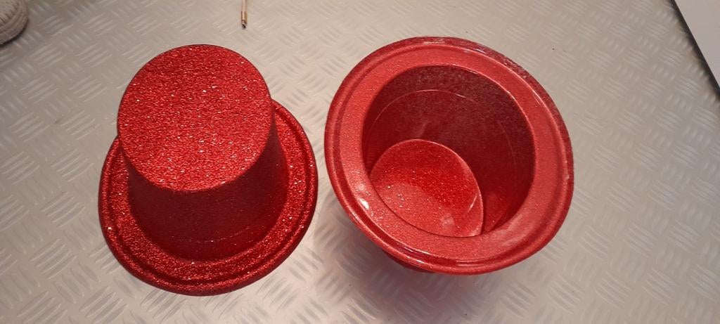 2 glitter hoedjes, Ophalen of Verzenden, Zo goed als nieuw, Maat 46/48 (XL) of groter, Carnaval