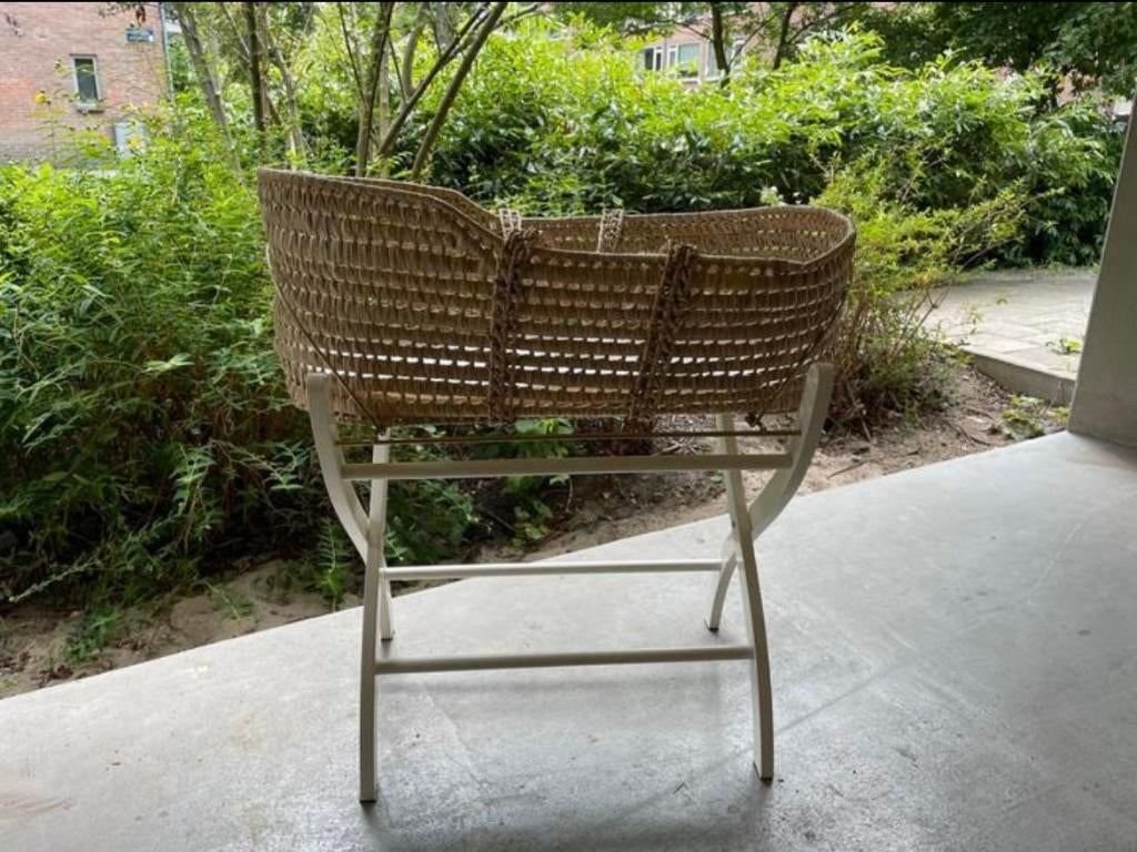 Rieten babywieg met standaard en bekleding, Ophalen, Zo goed als nieuw, Wieg