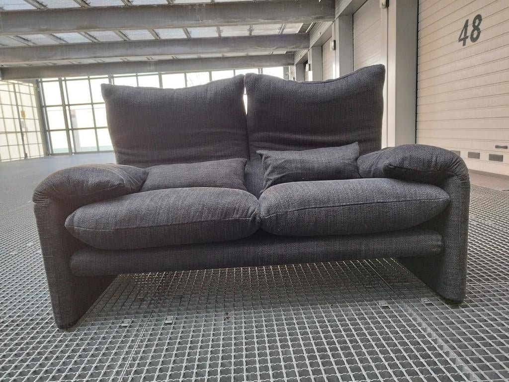 Cassina maralunga 2 zits bekleed met originele cassina stof, Huis en Inrichting, Banken | Bankstellen, 150 tot 200 cm, Tweepersoons