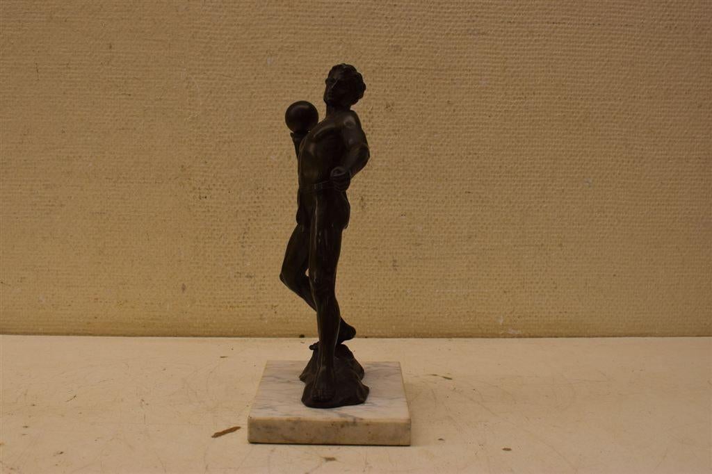 Bronzen beeldje van een kogelstoten 48168, Ophalen of Verzenden, Gebruikt, Mens
