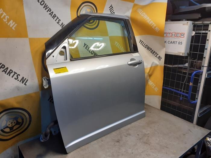Portier 4Deurs links-voor van een Suzuki Swift (Z2S), Gebruikt, -, Deur, -