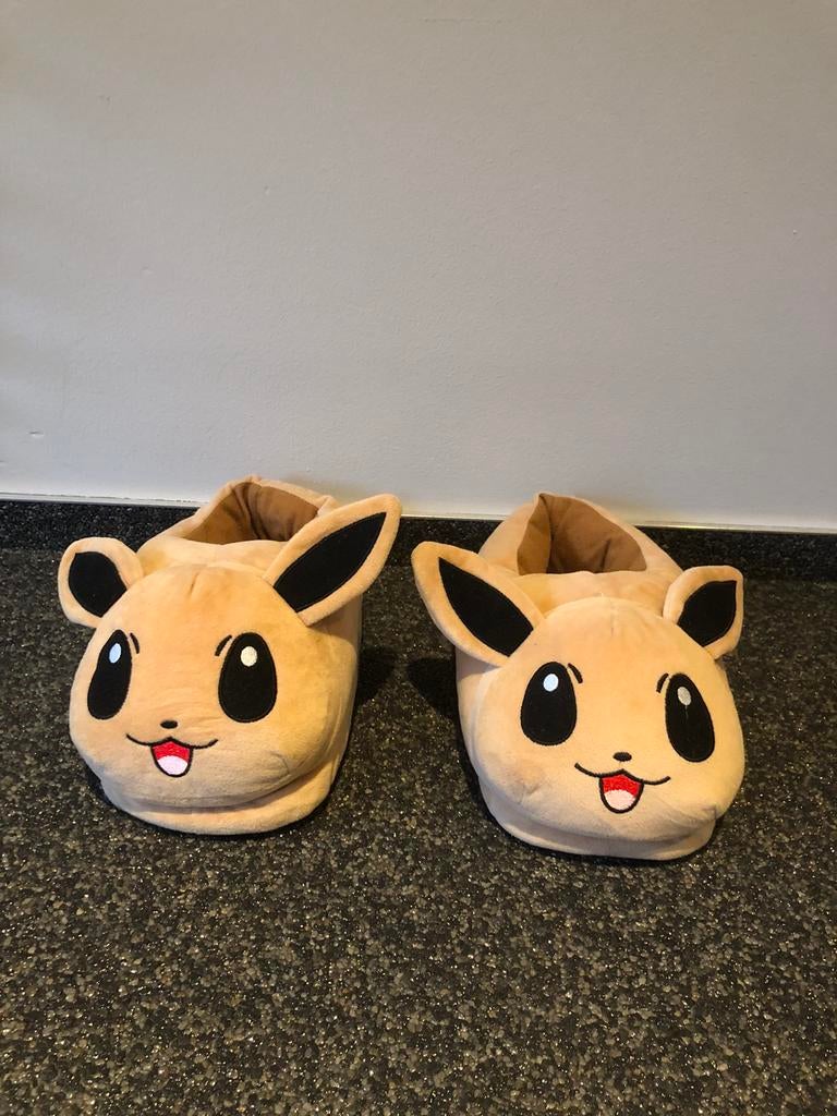 Eevee sloffen een keer gedragen, Ophalen of Verzenden, Zo goed als nieuw, Jongetje of Meisje, Slofjes