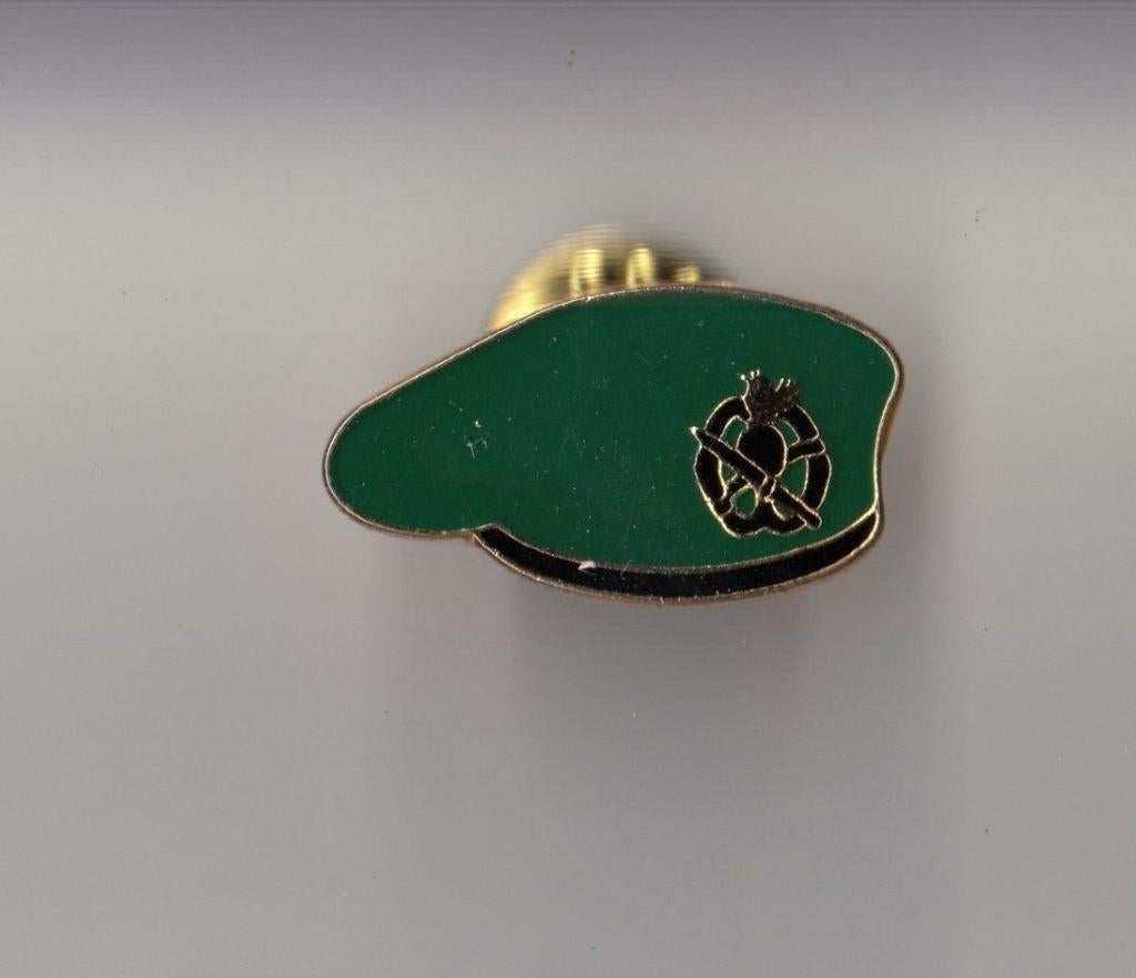 KCT Korps Commando Troepen Baret pin speldje, Verzamelen, Militaria | Algemeen, Niet vindbaar, Niet vindbaar, Nederland, Embleem of Badge