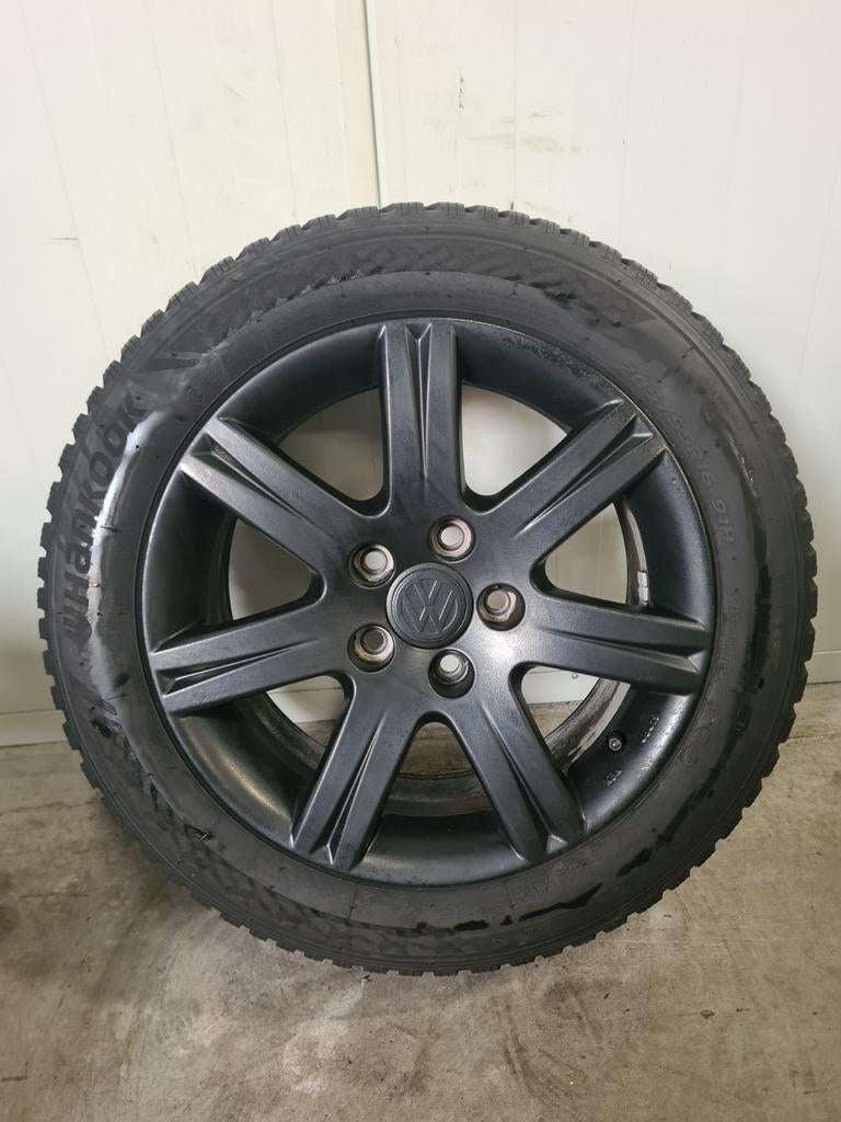 16' Audi A3 8V Volkswagen Golf 5 6 met winterbanden, 16 inch, Banden en Velgen, Personenwagen, 205 mm