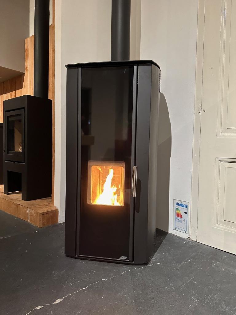 (Showroommodel) Koppe Cosa 15 pellet kachel (automatisch), Huis en Inrichting, Kachels, Zo goed als nieuw, Vrijstaand, Pelletkachel