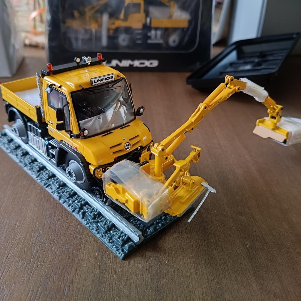 UNIMOG U430 KLEPELMAAIER OP RAIL NZG, Hobby en Vrije tijd, Ophalen of Verzenden, Nieuw, Hijskraan, Tractor of Landbouw, NZG