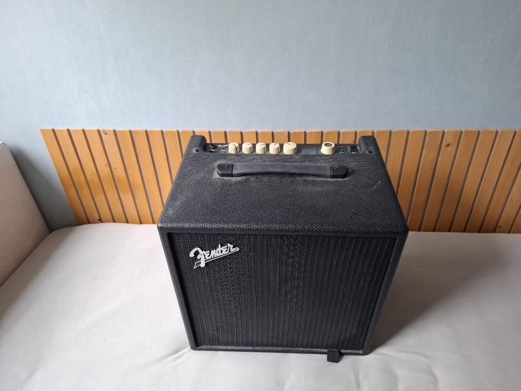 Fender Bass versterker. Fender Rumble LT25, Muziek en Instrumenten, Versterkers | Bas en Gitaar, Ophalen, Zo goed als nieuw, Basgitaar
