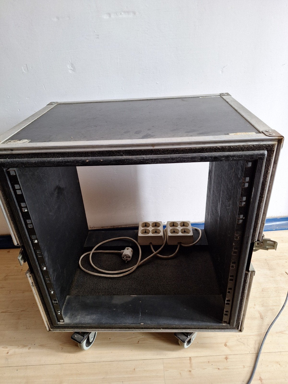 19 inch rack op wielen 11 HE, Muziek en Instrumenten, Behuizingen en Koffers, Ophalen, Zo goed als nieuw, Overige instrumenten