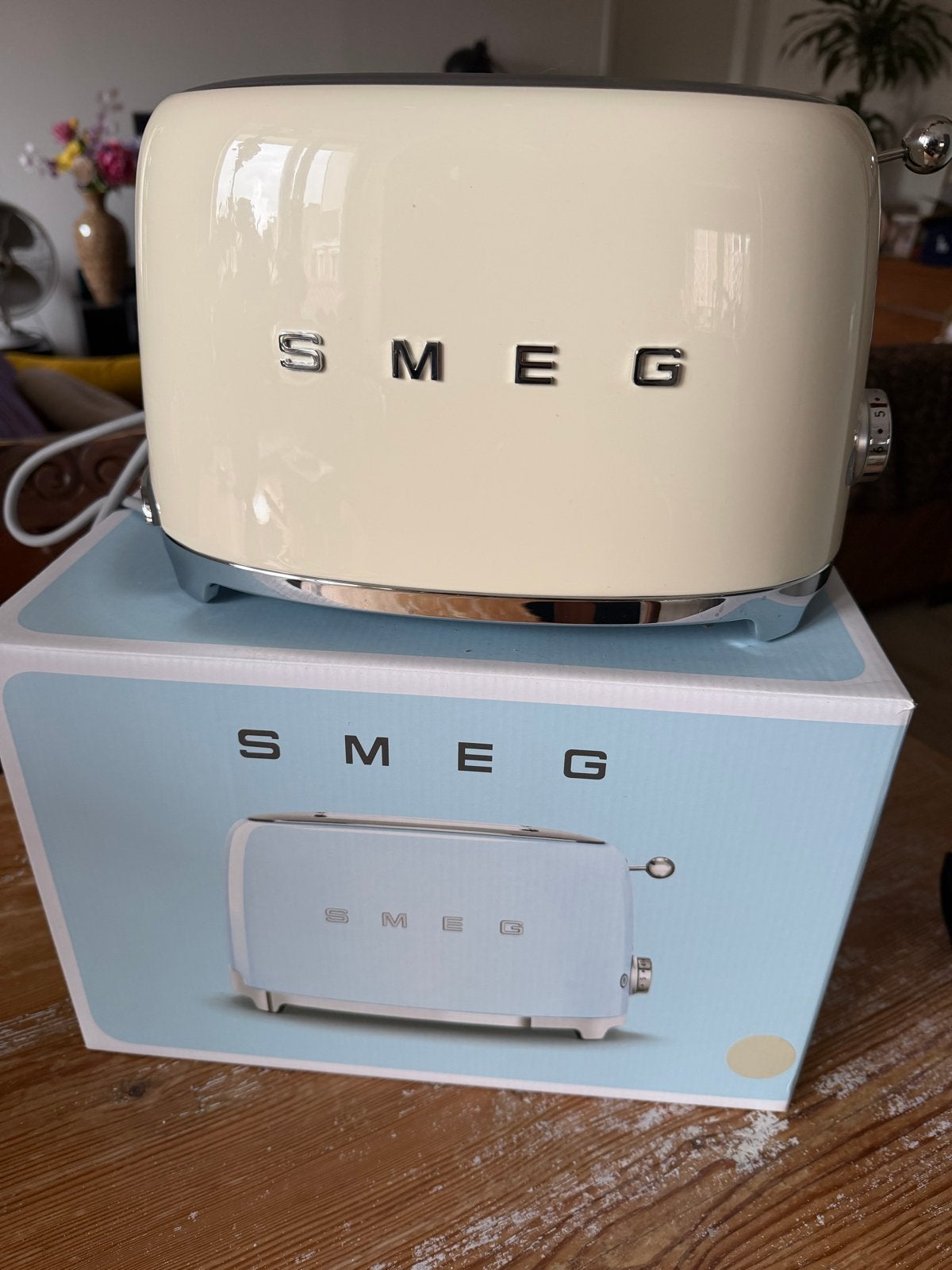 Smeg broodrooster - Crème - Zo goed als nieuw, Ophalen of Verzenden, Zo goed als nieuw