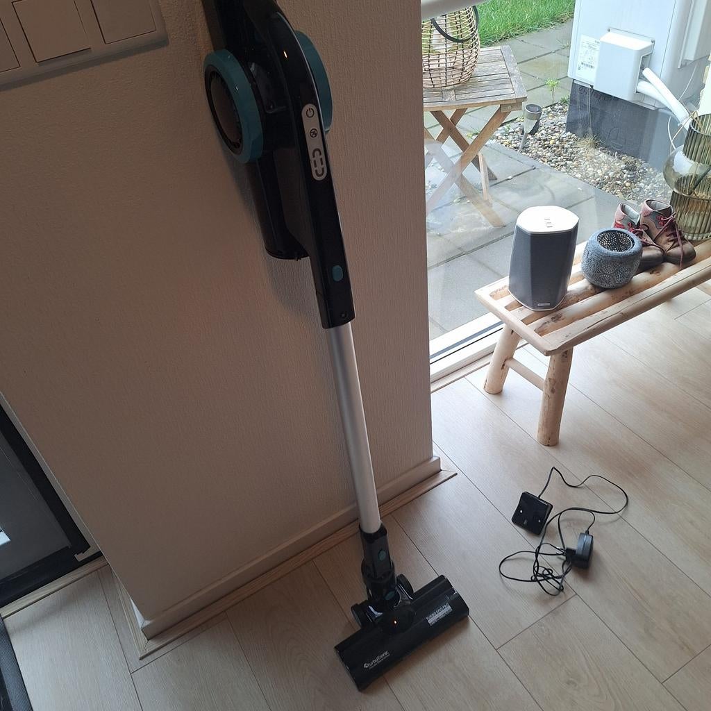 Steelstofzuiger met licht - TurboTronic VS777, Ophalen of Verzenden, Gebruikt, Reservoir, Minder dan 1200 watt
