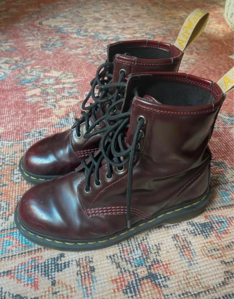 Dr Martens bordeaux, Kleding | Dames, Schoenen, Ophalen of Verzenden, Zo goed als nieuw, Rood
