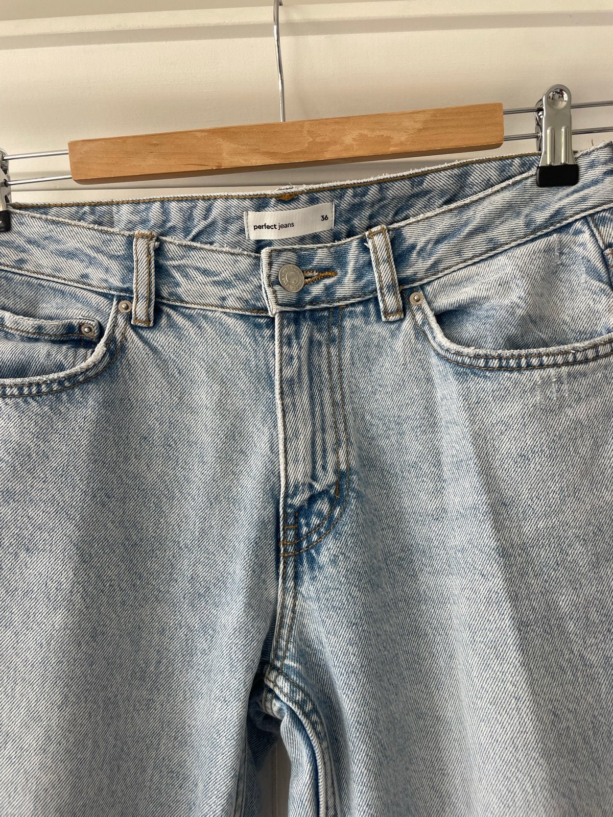 Gina Tricot Perfect Jeans - Lichtblauw, Recht/Wijd, Maat 36, Blauw, Ophalen of Verzenden, Zo goed als nieuw, Maat 36 (S)