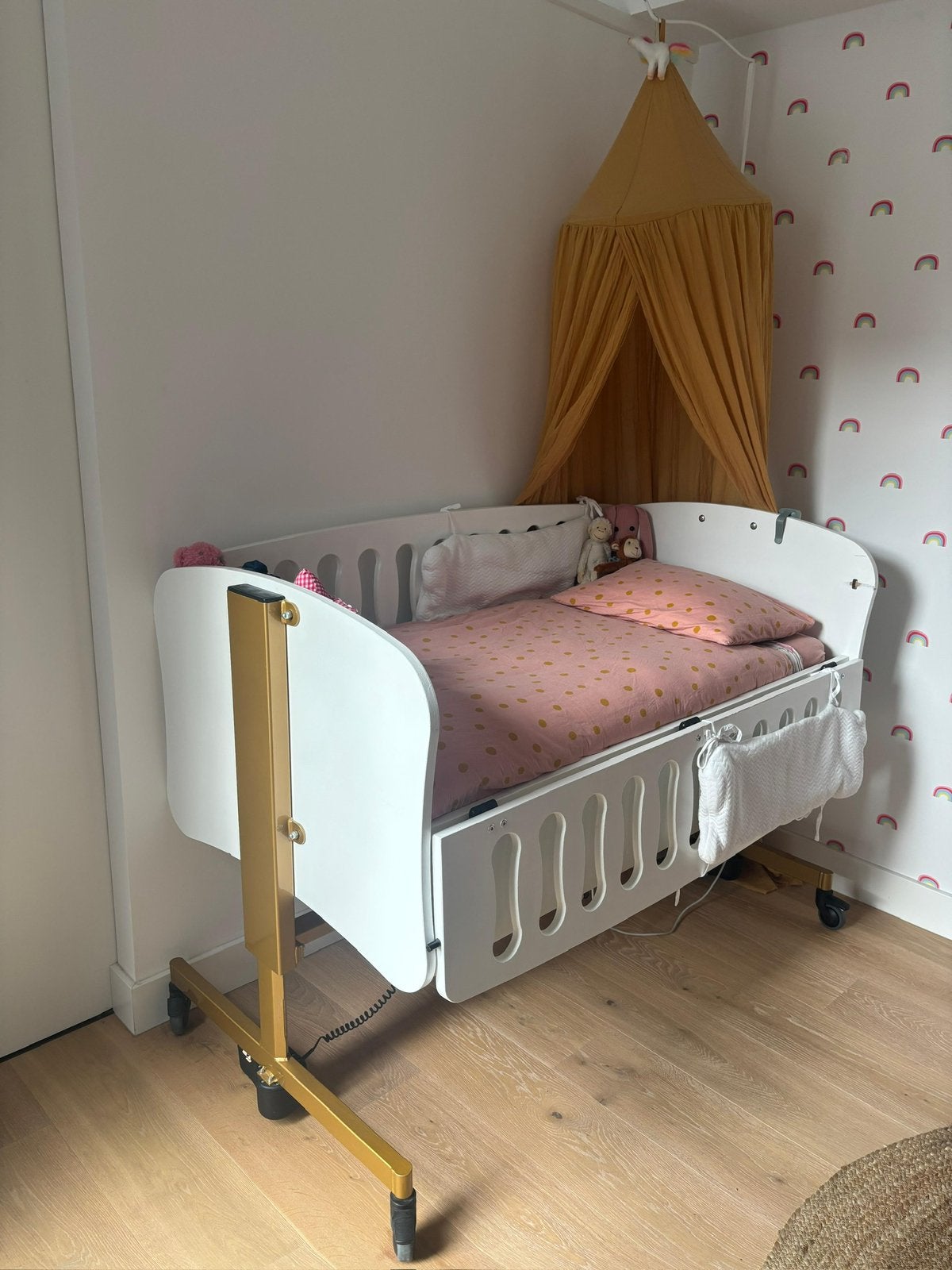 Electrisch hoog-laag bed, Ophalen, Zo goed als nieuw