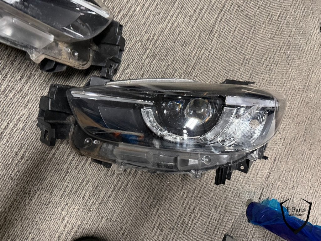 mazda 2 koplamp links rechts lamp, Gebruikt, Shinchi, Fuchu-Cho 3-1
730-8670  Hiroshima, Mazda Motor Corporation, Info@mazda.co.jp