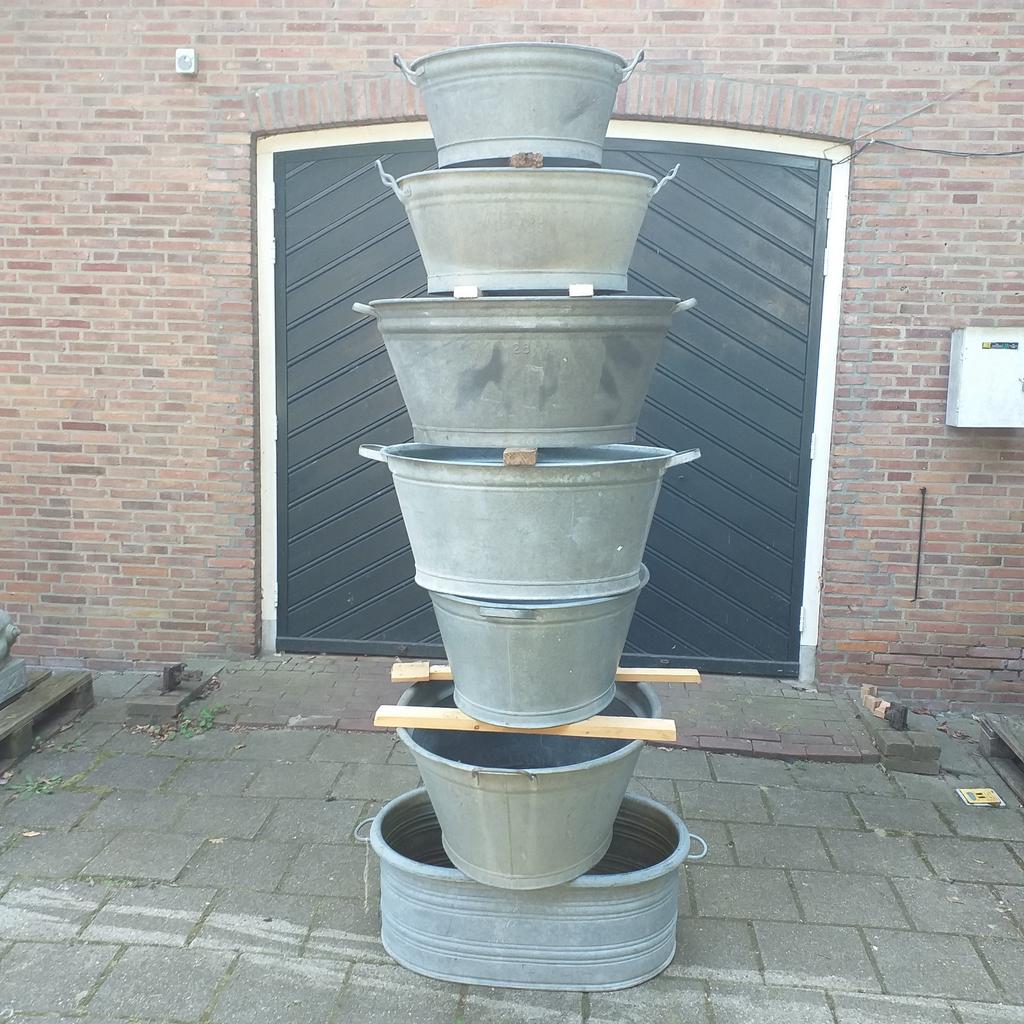 Zinken teil , emmer , vuilnisemmer, wasketel gieter v.a 10 ,, Ophalen