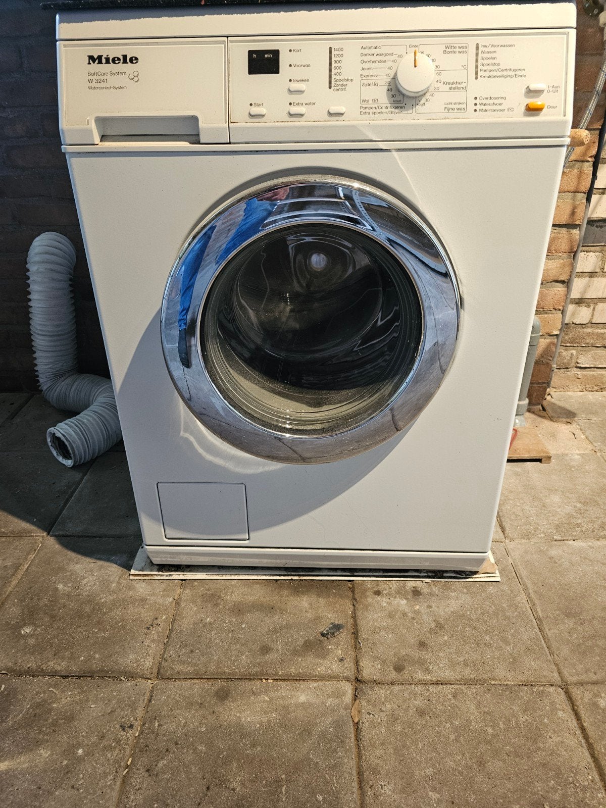 Miele wasmachine W 3241 software system, 6 tot 8 kg, Ophalen, 1200 tot 1600 toeren, 85 tot 90 cm