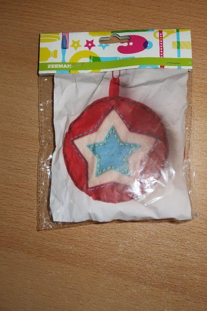 Vilt kerstbal knutsel setje nieuw, Ophalen of Verzenden, Nieuw, Kerstmis, Knutselset