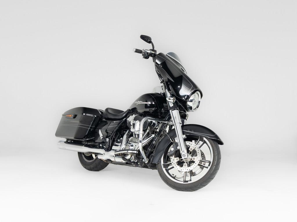 Harley-Davidson FLHXS Street Glide Special Solid (bj 2015), Motoren, Motoren | Harley-Davidson, 1690 cc, Bedrijf, Toermotor, Laan van Vredenoord 33
2289 DA  Rijswijk ZH, NL