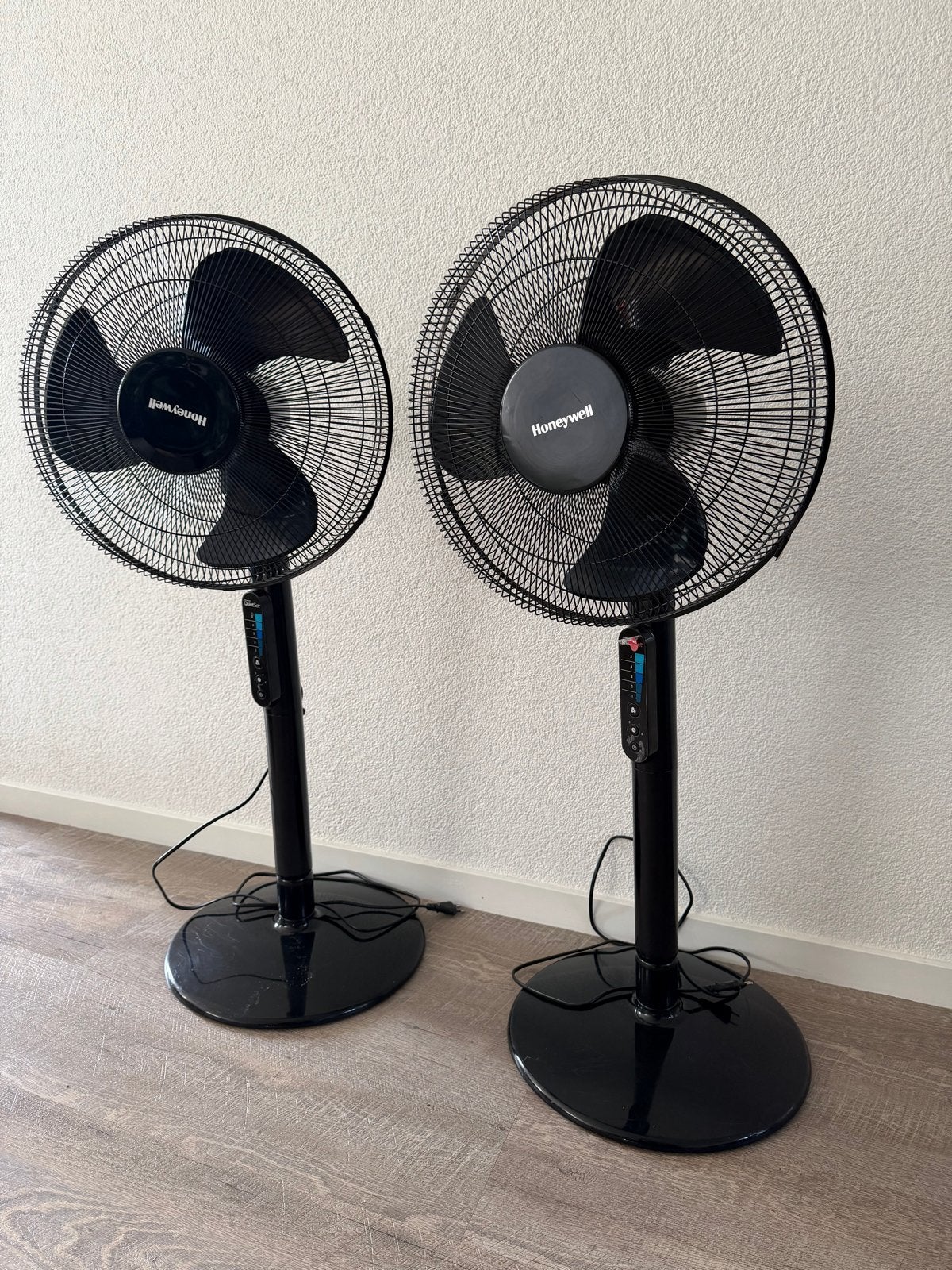 2x Honeywell QuietSet Statiefventilator met afstandsbedienin