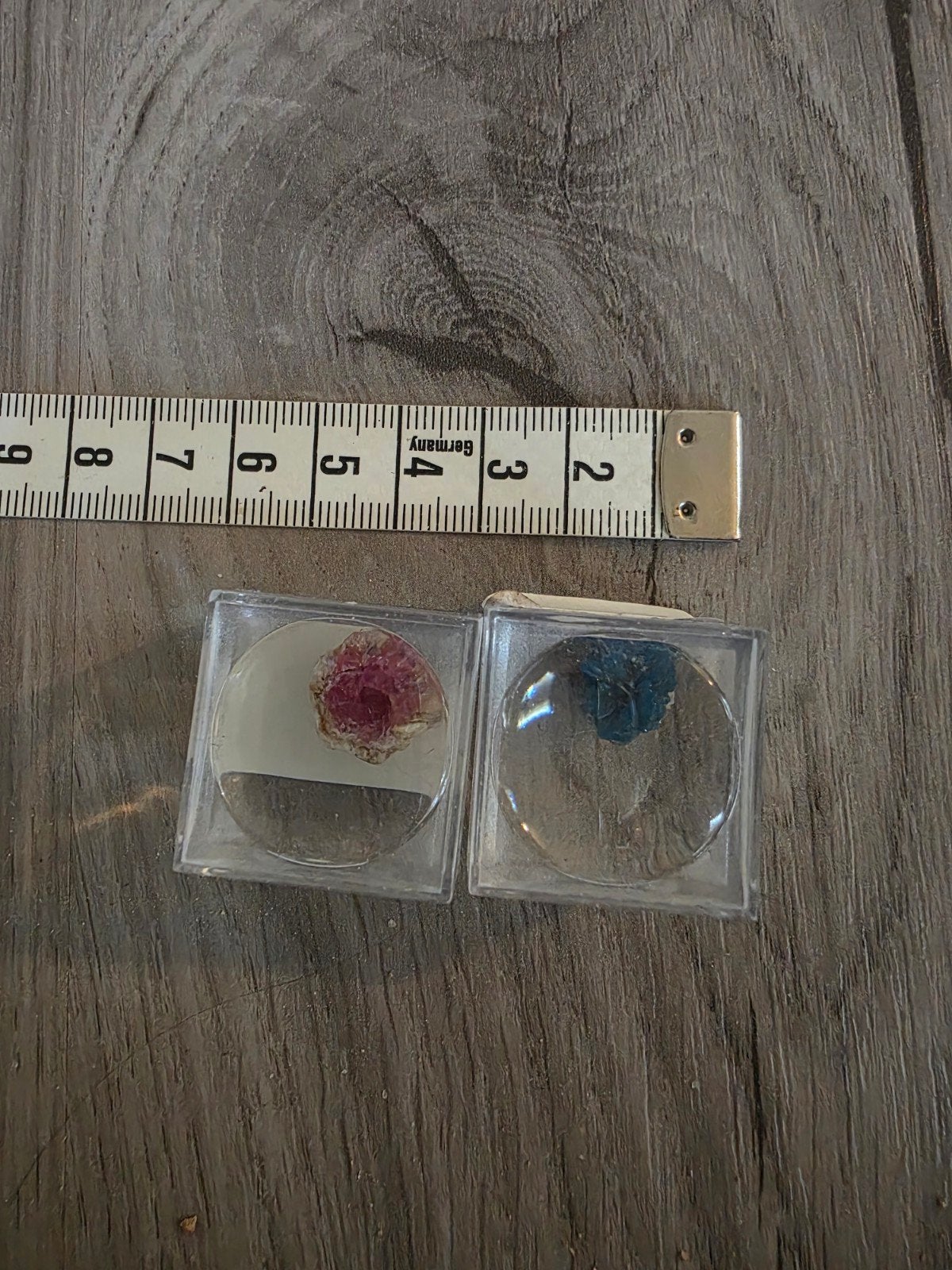 Spinel en Cavansiet mineralen in doosjes, Verzamelen, Mineralen en Fossielen, Verzenden