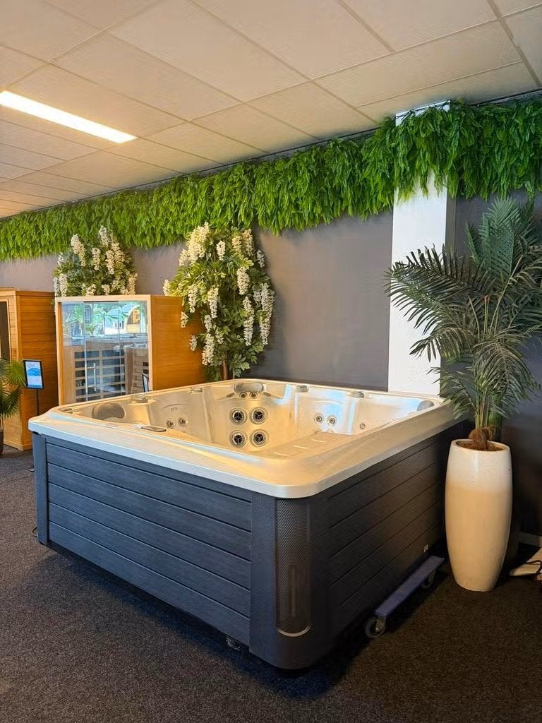 Showmodel Riptide Jacuzzi / Spa – Luxe 5-persoons, Ophalen, Nieuw, Trap, Vast