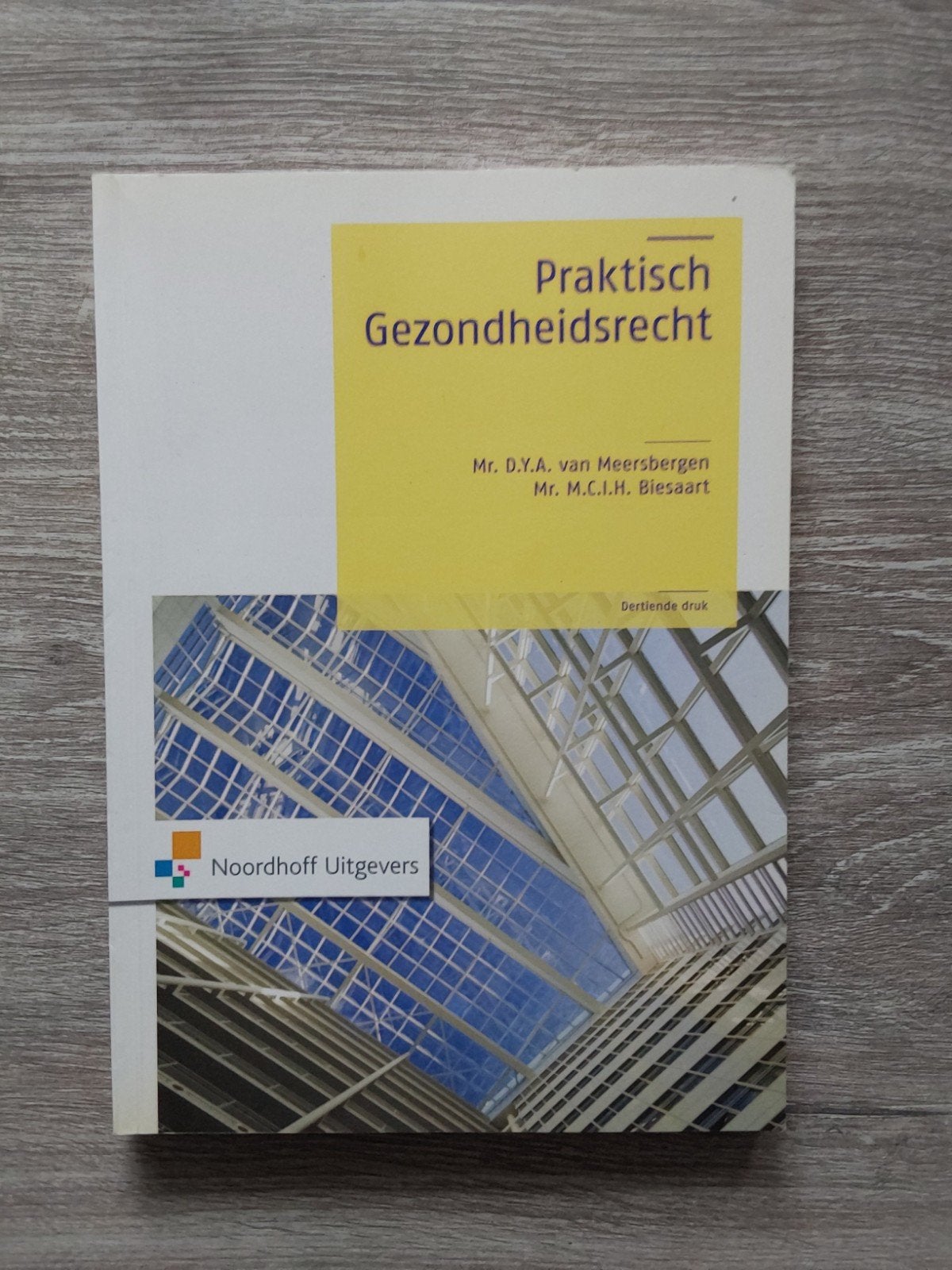 Praktisch Gezondheidsrecht - Studieboek, Mr. D.Y.A. van Meersbergen, Mr. M.C.I.H. Biesaart, Zo goed als nieuw, Gamma, HBO