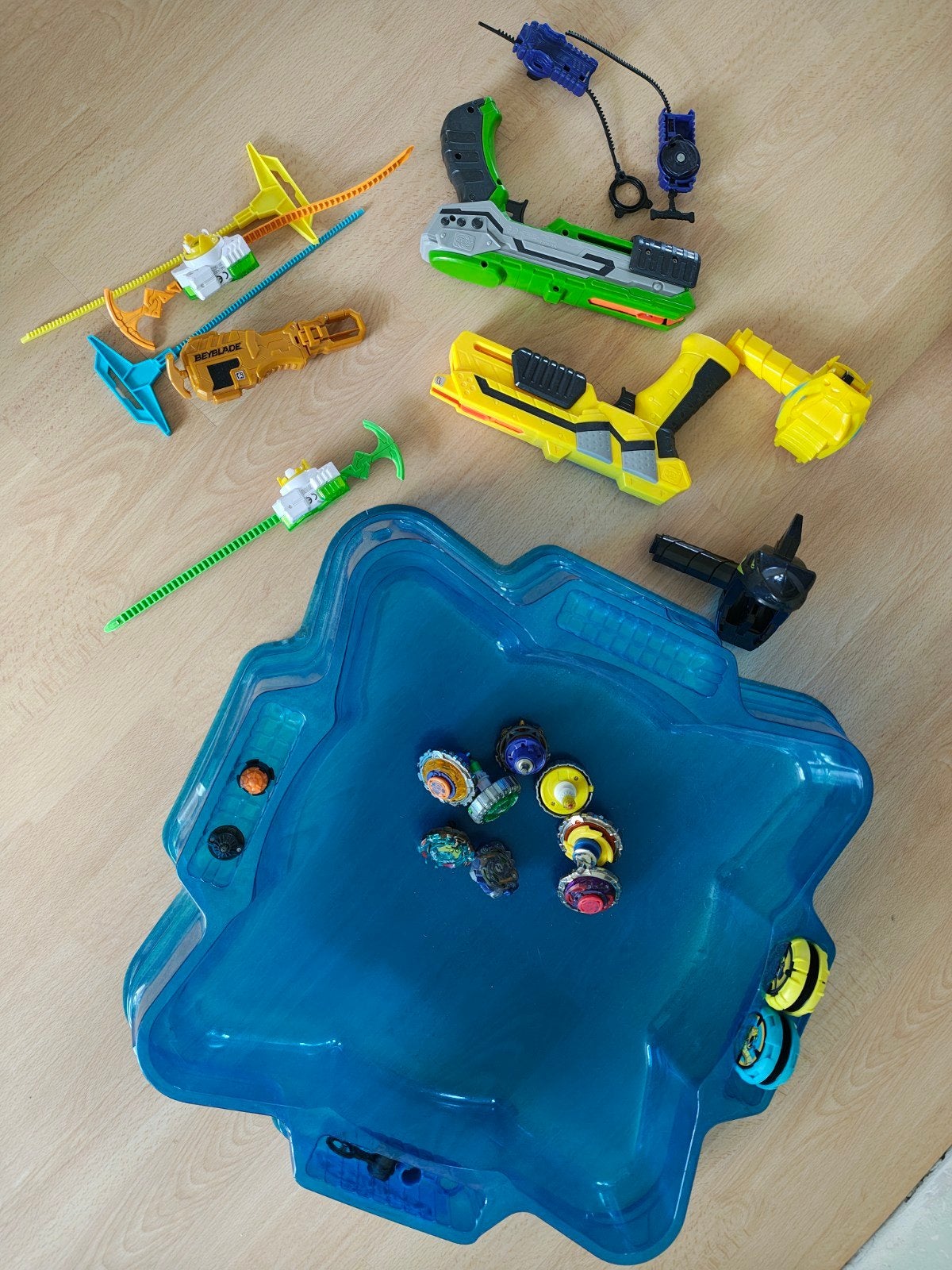 Beyblade Burst set met stadion en diverse Beyblades, Ophalen, Gebruikt, Jongen of Meisje