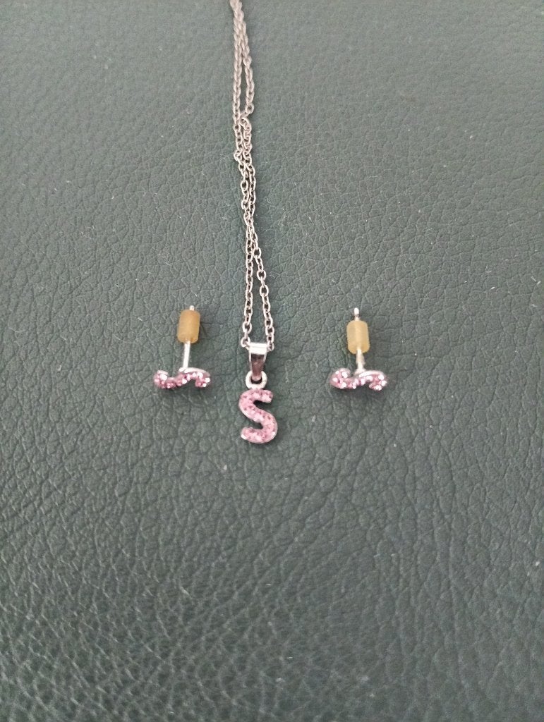 Roze sieraden setje letter S, Lucardi, Zo goed als nieuw, Met decoratie, Roze