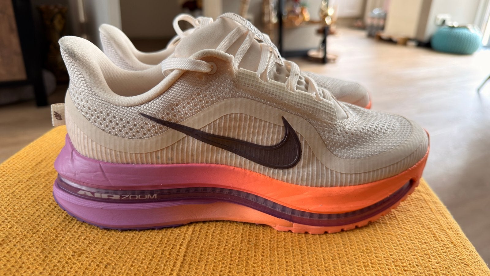Nike Pegasus Premium hardloopschoenen, Ophalen of Verzenden, Zo goed als nieuw, Beige, Sportschoenen