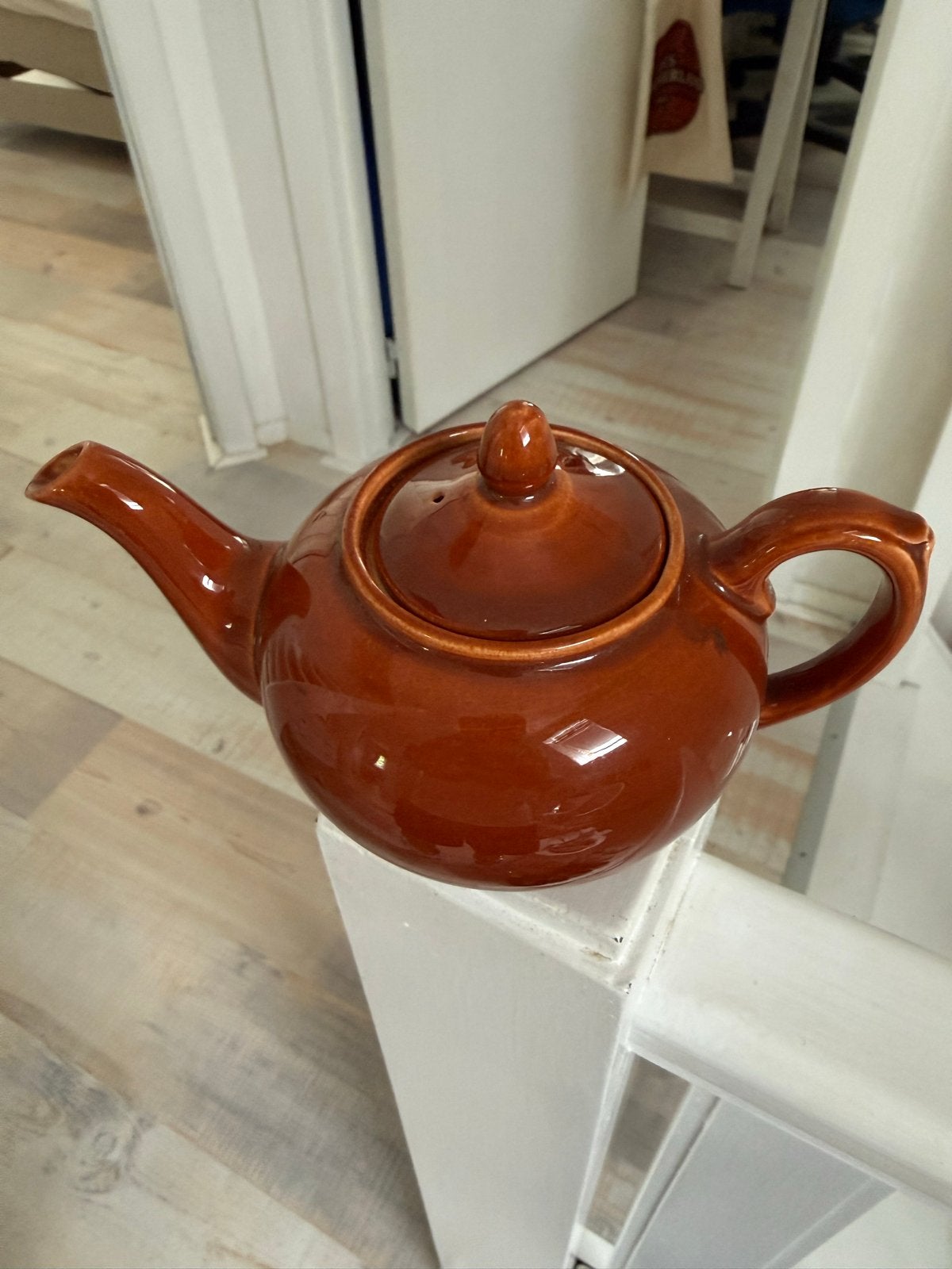 Koninklijke Plateelbakkerij Zuid-Holland theepot + zeef, Antiek en Kunst, Ophalen