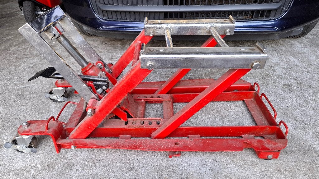 Motorlift Hydraulische krik op zwenkwielen, Ophalen, Zo goed als nieuw, Manueel, Schaarkrik