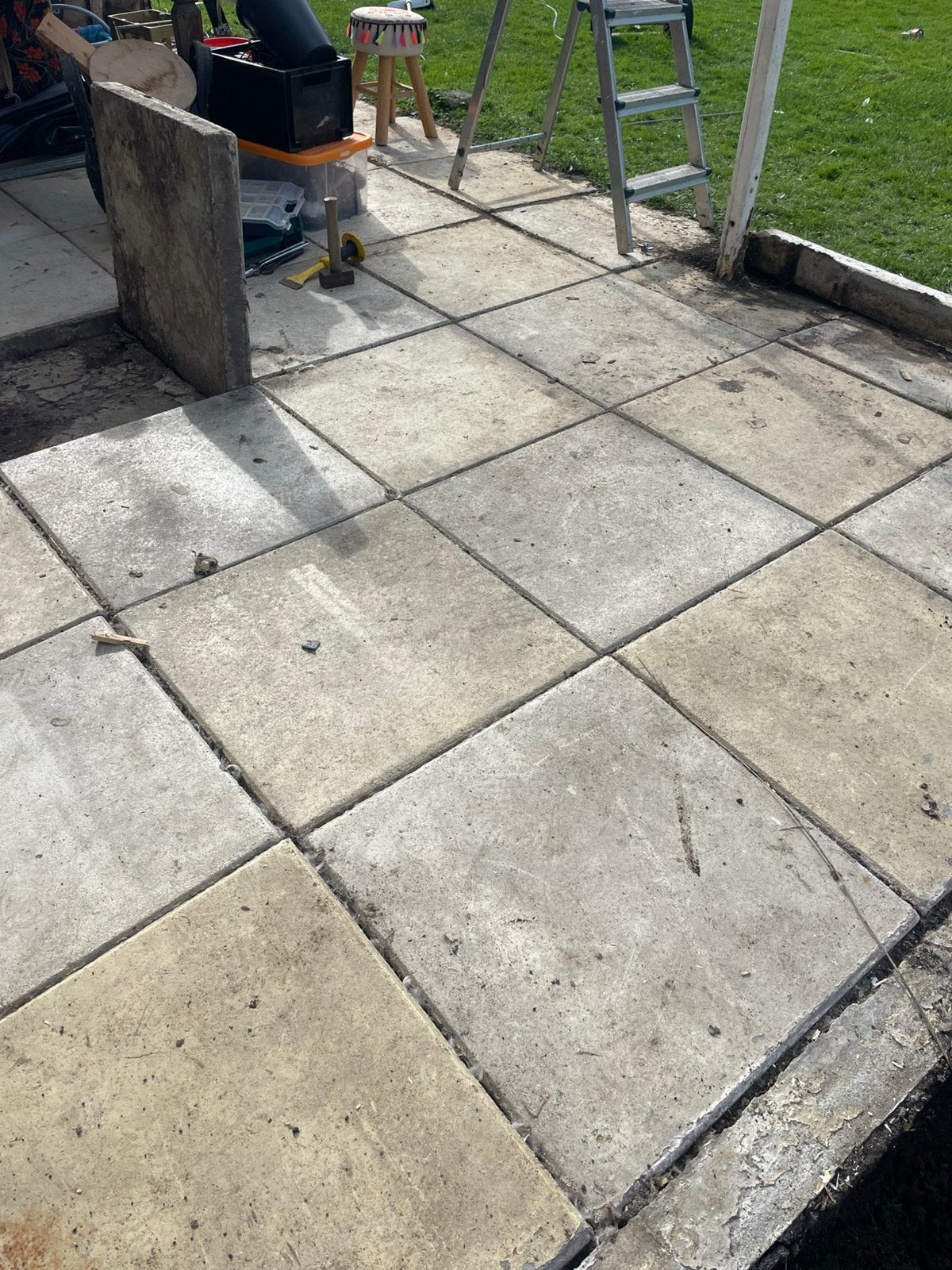Gratis Beton tegels 60x60x7 bv voor plaatsen warmptepomp, Gebruikt, Ophalen of Verzenden, 10 m² of meer, Beton