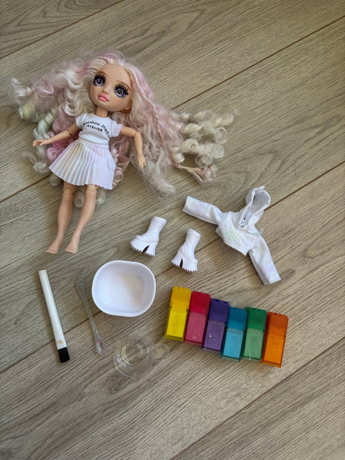 Rainbow High pop met accessoires en kleurstof, Kinderen en Baby's, Ophalen of Verzenden, Gebruikt, Overige typen