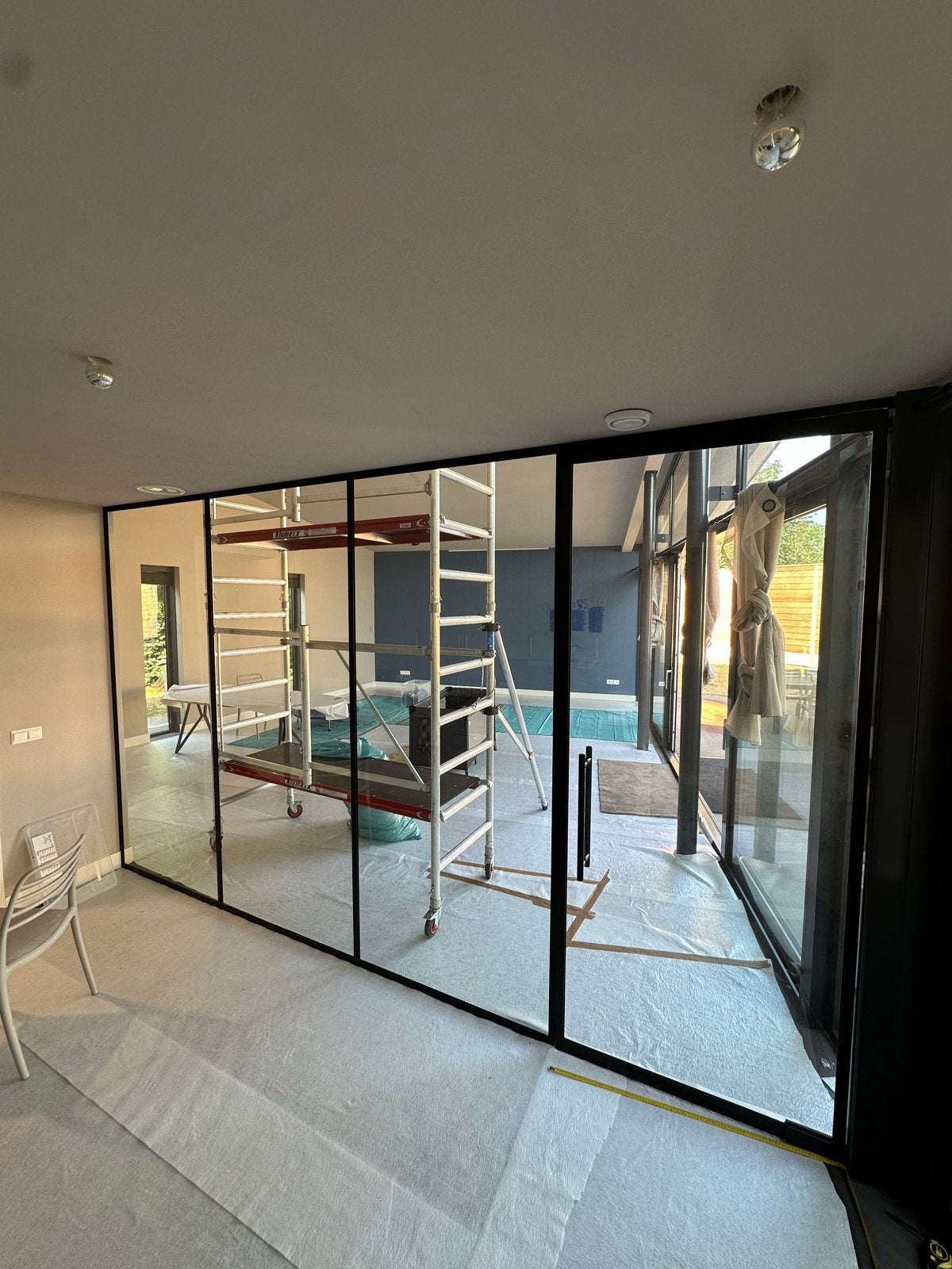Glazen wand met deur, zwart frame 420bx250h, Ophalen, Gevelraam of Ruit, 160 cm of meer, Zo goed als nieuw