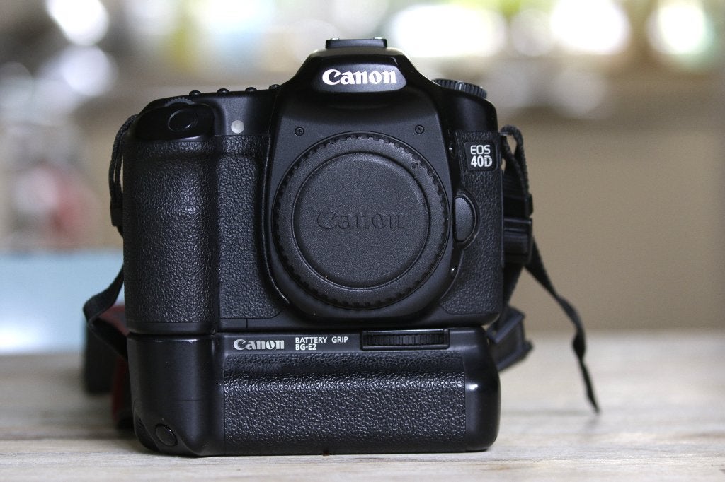 Zeer nette Canon EOS 40D spiegelreflex met battery grip, Audio, Tv en Foto, Fotocamera's Digitaal, Geheugenkaart, Ingebouwde flitser