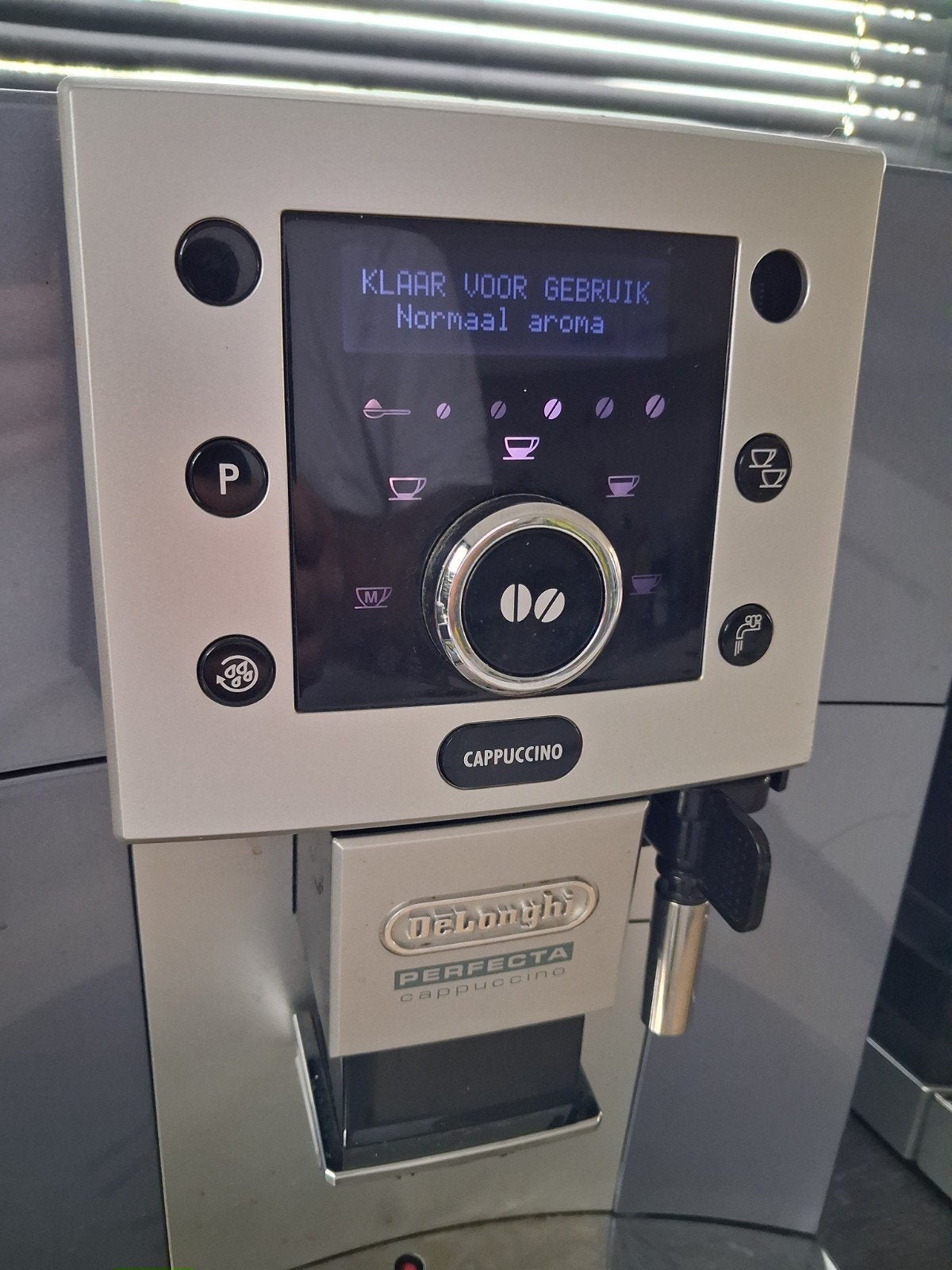 Foto 3 van De'Longhi Perfecta Cappuccino volautomatische koffiemachine