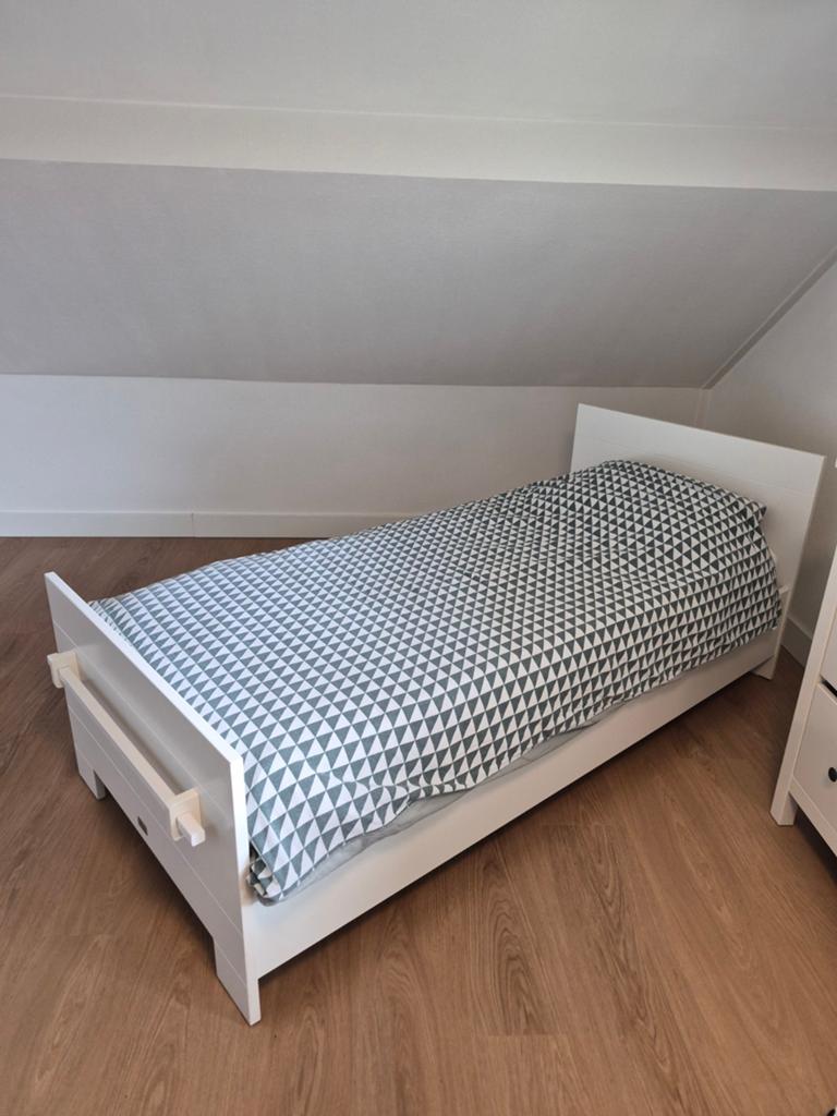 Wit eenpersoonsbed met lattenbodem, Ophalen, Gebruikt, 90 cm, Eenpersoons