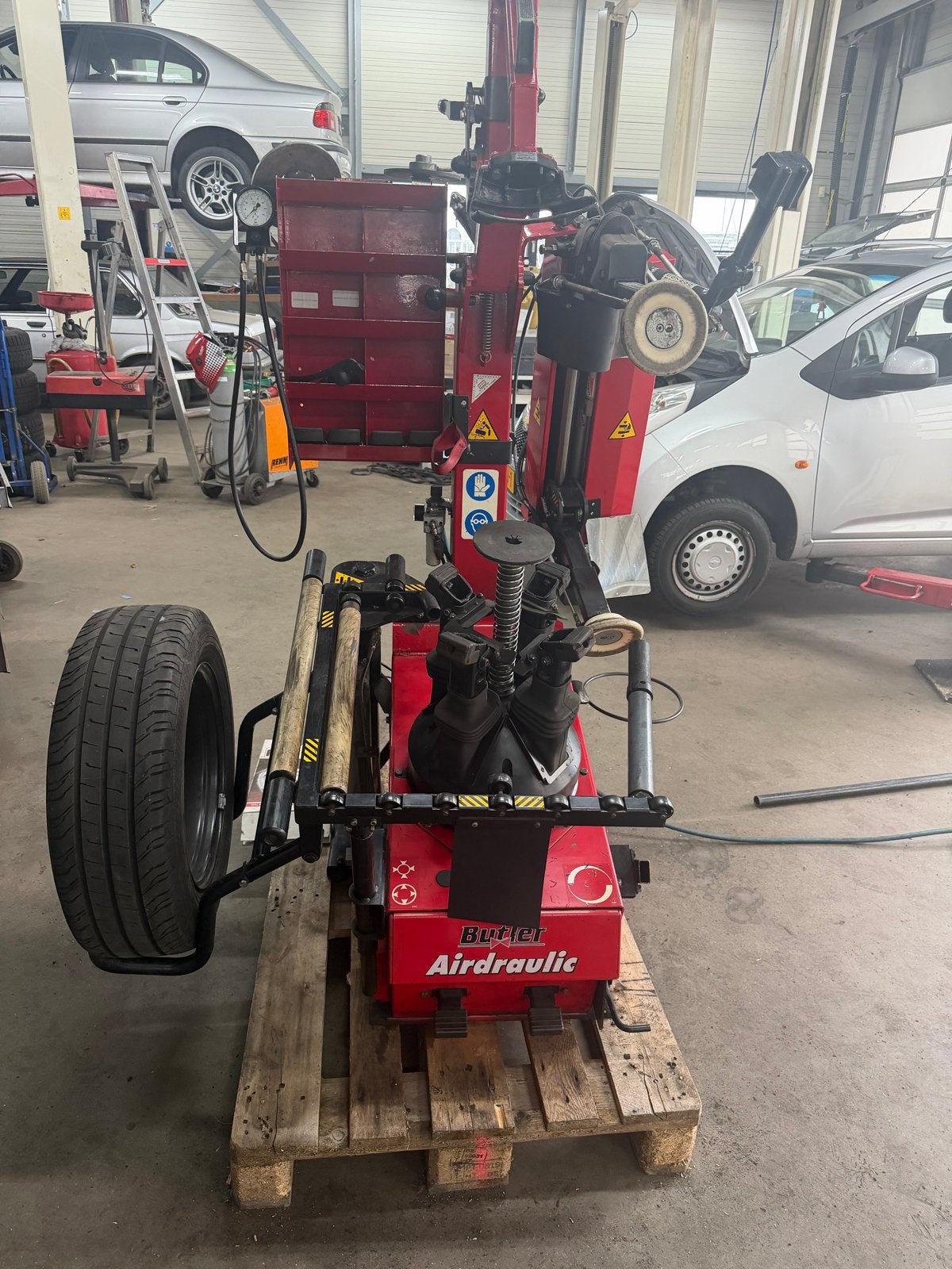 Butler Airdraulic banden demonteerapparaat - werkt op lucht, Auto diversen, Autogereedschap, Ophalen, Gebruikt