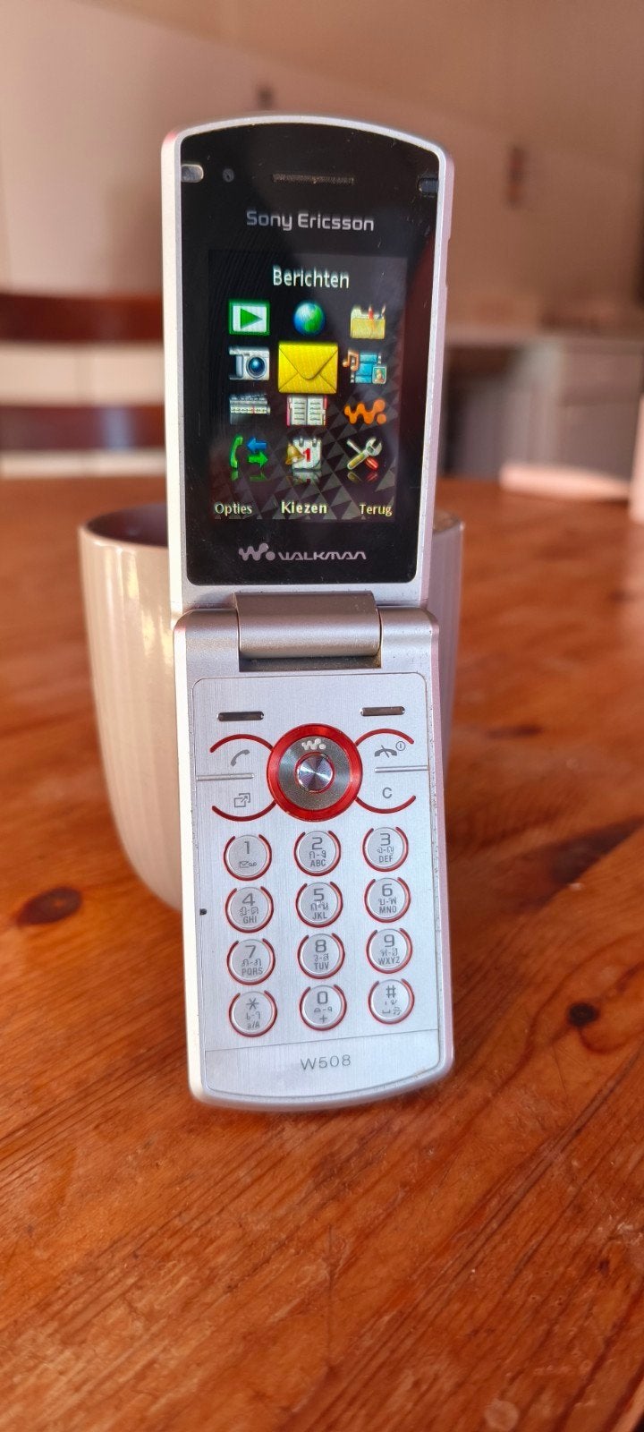 Sony Ericsson W508a Walkman Klaptelefoon - Rood, Telecommunicatie, Mobiele telefoons | Sony, Gebruikt, Overige systemen, Inklapmodel