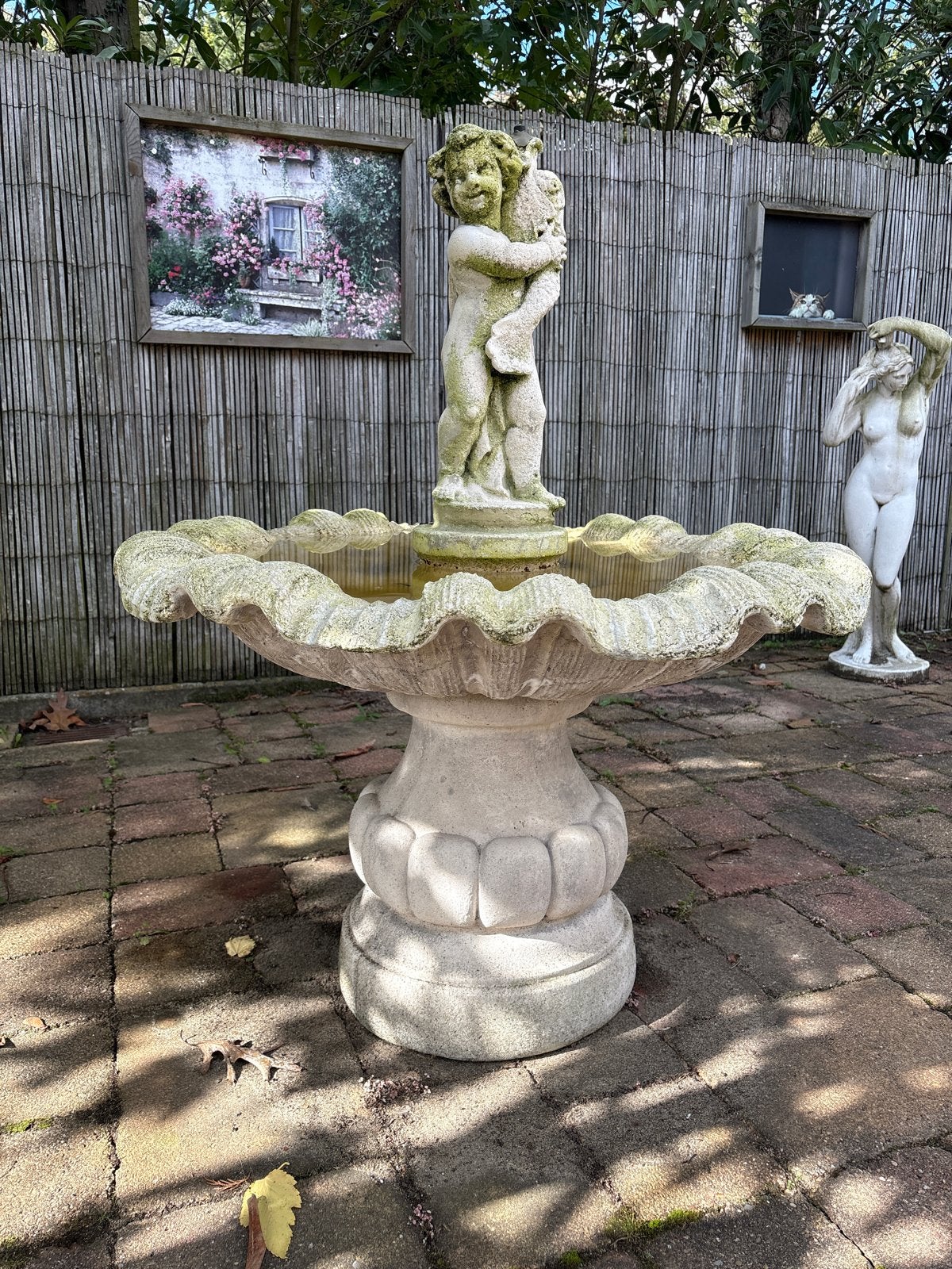 Grote stenen fontein met cherubijn - 120 cm hoog, Ophalen of Verzenden, Gebruikt, Steen, Mensenbeeld
