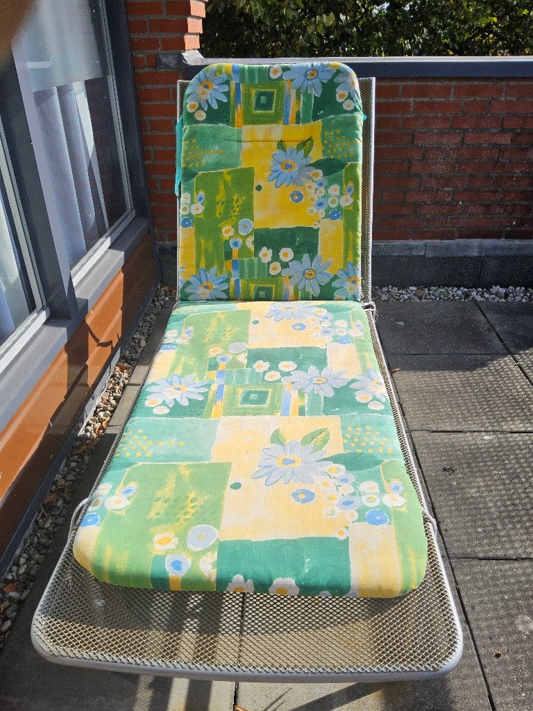 Ligbed met kussen - Verstelbaar en Verrijdbaar, Tuin en Terras, Ophalen, Gebruikt, Metaal, Verstelbaar