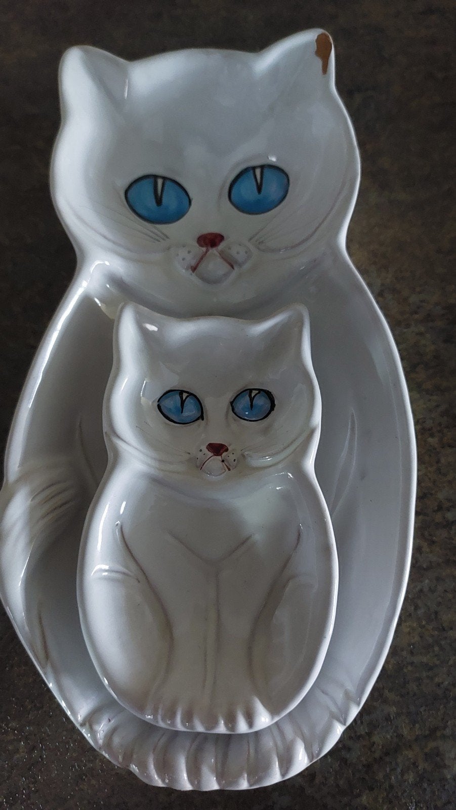 Set van 2 Katten Schalen - Wit Keramiek met Blauwe Ogen, Gebruikt, Handbeschilderd, Porselein of Keramiek, Schaal