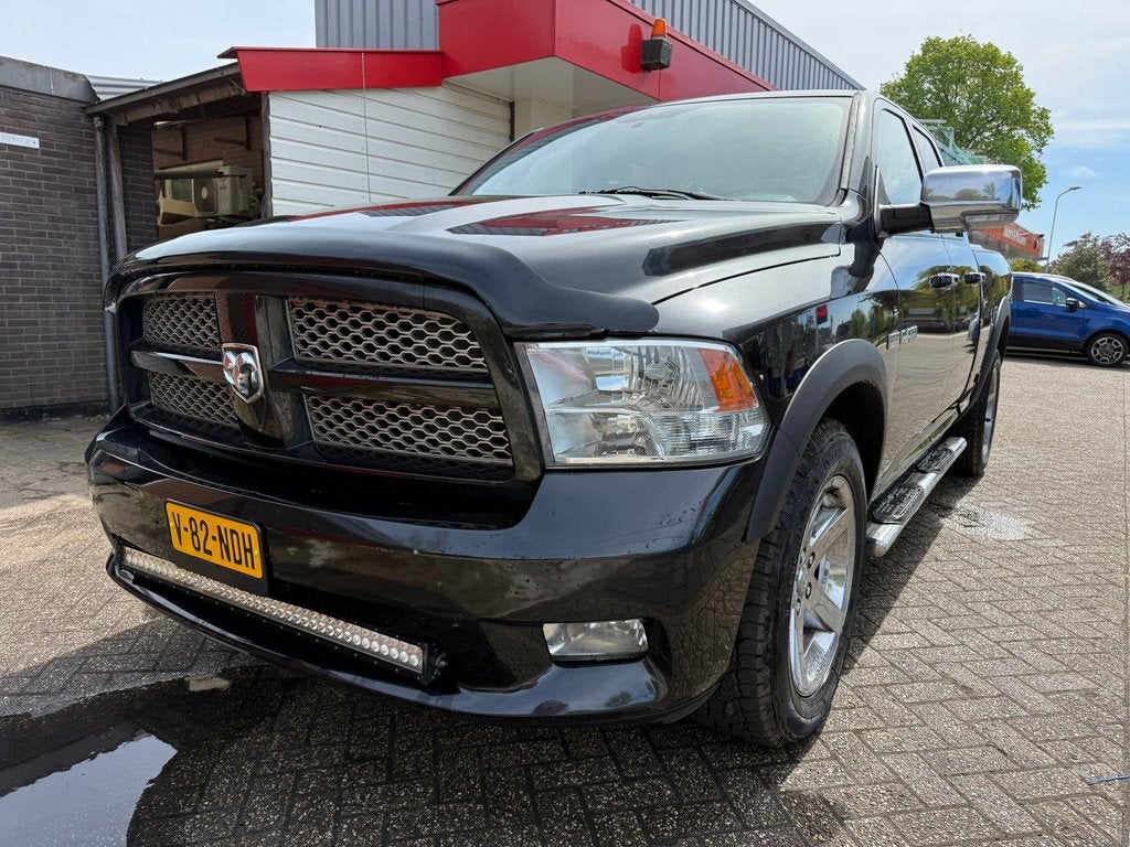 Dodge Ram 1500 5.7 V8 4x4 Quad Cab 6'4 / Camera / Parkeersen, Auto's, Dodge, Automaat, Euro 5, Gebruikt, Zwart