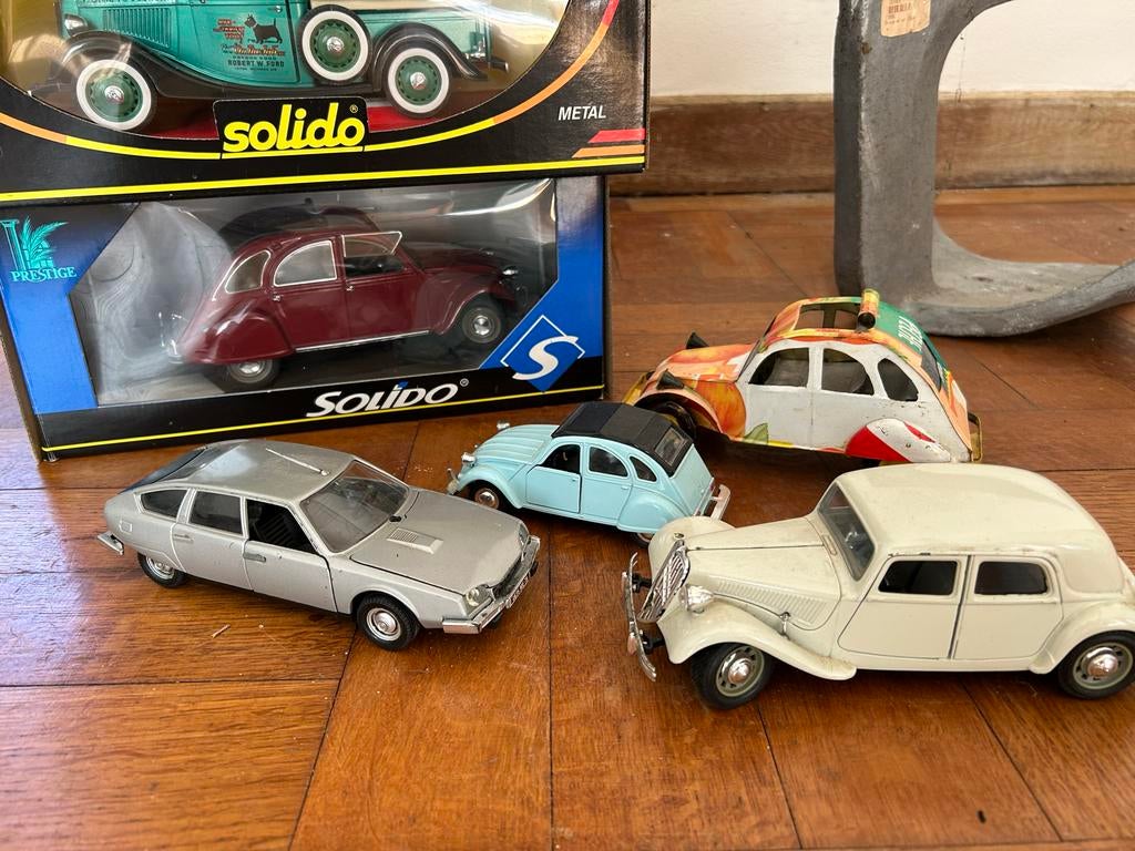 Solido modelauto's: Citroën 2CV, DS, CX, Eend Ford Pick-up, Hobby en Vrije tijd, Modelauto's | 1:24, Ophalen of Verzenden, Zo goed als nieuw