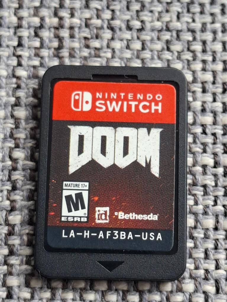 Doom (2017 release) | Switch 1 & 2, Spelcomputers en Games, 1 speler, Racen en Vliegen, Ophalen of Verzenden, Zo goed als nieuw